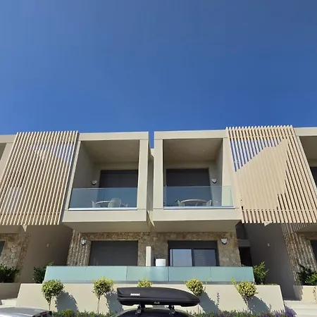 Myron Luxury Living アパート